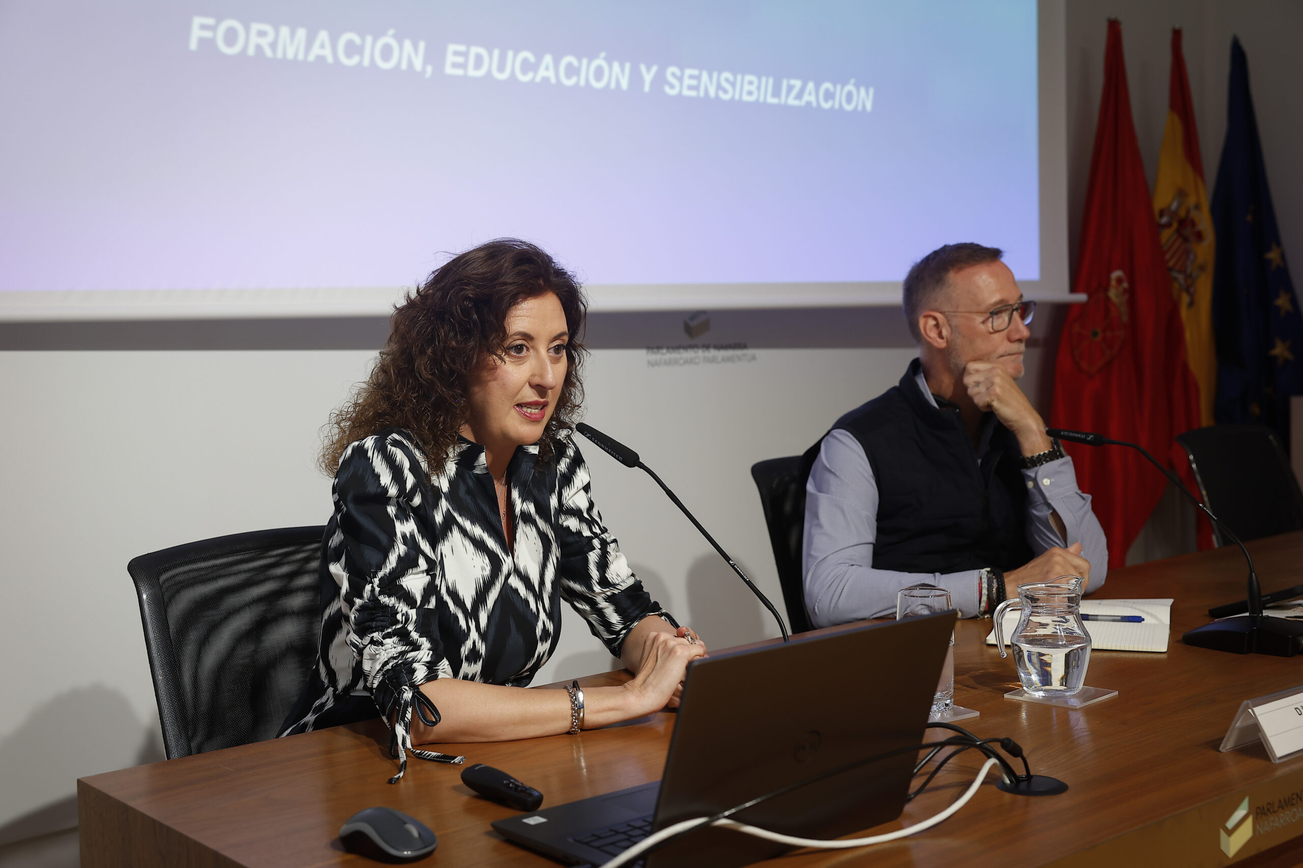 El Proyecto FES, presentado en la jornada institucional celebrada en el Parlamento de Navarra sobre juego y prevención de adicciones comportamentales